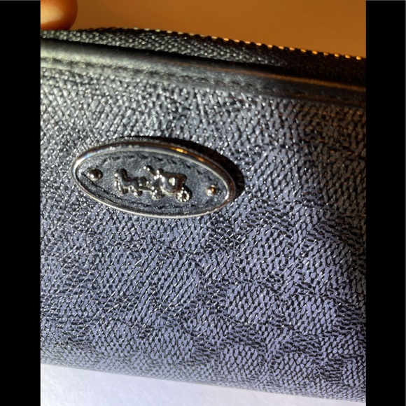 Coach’s Signature C Pattern Wristlet - Picture 10 of 11